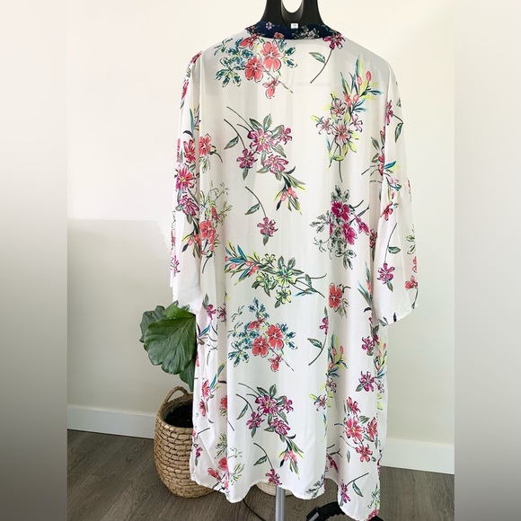 Time and Tru Safari Floral Coverup - Picture 2 of 7